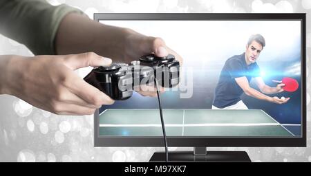 Hände halten Gaming Controller mit Tischtennis im Fernsehen Stockfoto