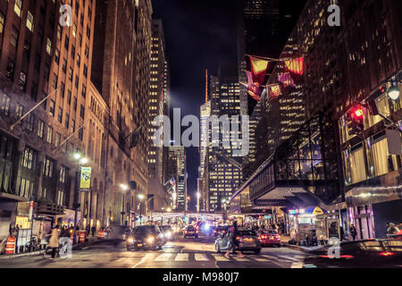 USA, New York City, Street Scene bei Nacht Stockfoto