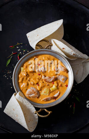 Curry Gericht mit der Türkei und Ananas in Curry Sauce Stockfoto