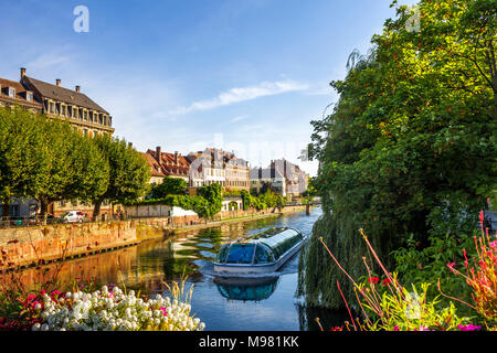 Frankreich, Elsass, Straßburg, Altstadt, tourboat Stockfoto