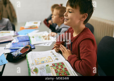 Porträt von lächelnden Schüler in der Klasse Stockfoto