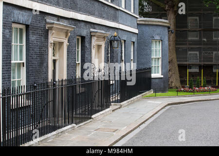 London, Großbritannien. 12 Juni, 2017. Eine Seitenansicht der Eintritt in 10 Downing Street. Stockfoto