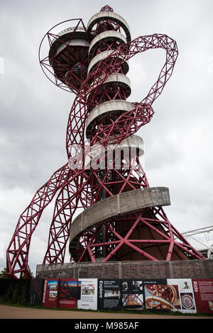 London, Großbritannien. 12 Juni, 2017. Die ArcelorMittal Umlaufbahn oder Orbit Turm, im Olympischen Park. Stockfoto