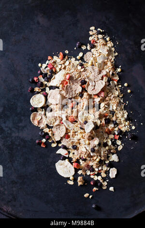 Obst Müsli mit getrockneten Früchten Stockfoto