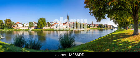 Deutschland, Baden-Württemberg, Ulm, Ulmer Münster und der Donau Stockfoto