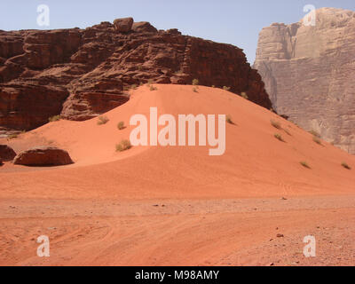 Pfirsichfarbene sand in Wadi Rum Jordanien Stockfoto