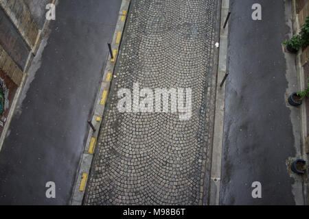 Gepflasterte Straße in Paris, Frankreich, Luftbild Stockfoto