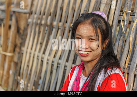 PA-oh Frau am Marktplatz im Shan-Staat von Myanmar Stockfoto