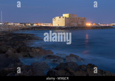 Paphos Burg/Festung in Kato Paphos Hafen an der mediterranen Küste von Paphos, Zypern, Mittelmeer, Europa Stockfoto
