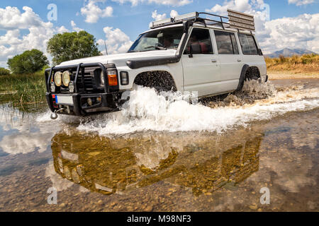 Off-road-Fahrzeug Fluß Stockfoto