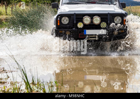 Off-road-Fahrzeug Fluß Stockfoto