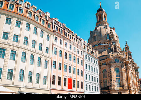 Die Frauenkirche und der europäischen Gebäuden in Dresden, Deutschland Stockfoto