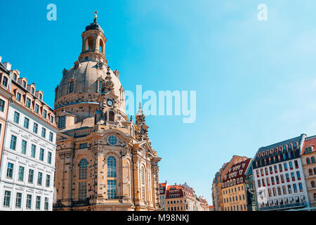 Die Frauenkirche und der europäischen Gebäuden in Dresden, Deutschland Stockfoto