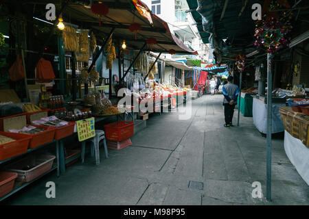 Hong Kong - 15. März 2017: Asiatische traditionelle Markt in das Fischerdorf Tai O Stockfoto