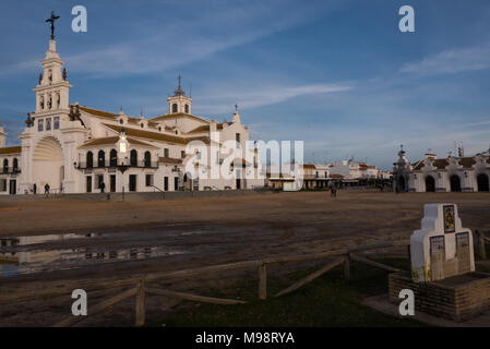 Berühmten Virgen del Rocio Hermitage im malerischen El Rocio Dorf in Andalusien, Spanien Stockfoto