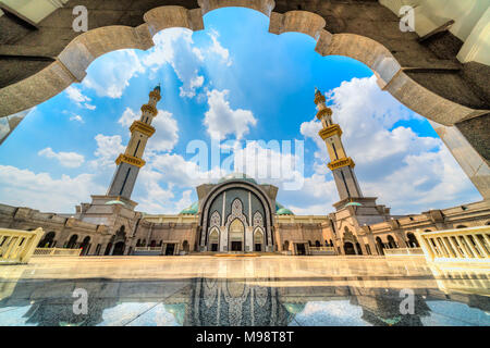 Masjid Wilayah My (Bundesgebiet Moschee), in Kuala Lumpur, Malaysia. Stockfoto