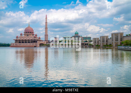 Putra Moschee in Putrajaya Bundesgebiet und jabatan Perdana menteri, Kuala Lumpur, Malaysia. Stockfoto