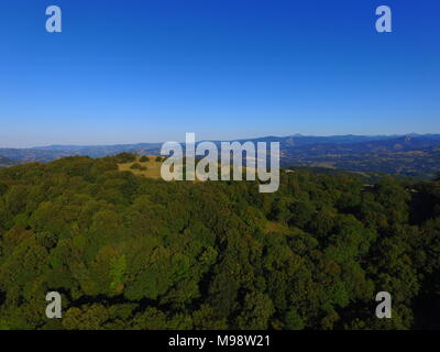 Luftaufnahme der Gipfel des Pietra Di Bismantova Stockfoto