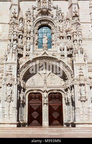 Das Hieronymus-kloster ist ein sehr prunkvollen ehemaligen Kloster, in Belém im Westen von Lissabon gelegen. Stockfoto