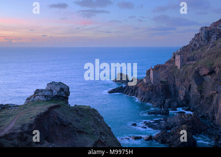 Krone Motor Häuser auf der Klippe zu Botallack in North Cornwall Stockfoto