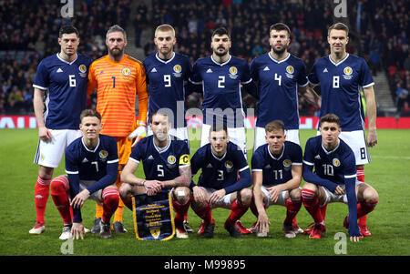 Schottland Mannschaft Gruppe (obere Reihe von links nach rechts) Scott McKenna, Torwart Allan McGregor, Oliver McBurnie, Callum Paterson, Grant Hanley und Kevin McDonald (untere Reihe, von links nach rechts) Scott McTominay, Charlie Mulgrew, Andrew Robertson, Matt Ritchie und Tom Cairney vor dem internationalen Freundschaftsspiel am Hampden Park, Glasgow. Stockfoto