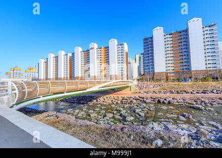 Jangyu, Südkorea - 13. März 2018: High Rise residential Apartment Gebäude im Süden der Provinz Gyeongsang Jangyu, Stockfoto