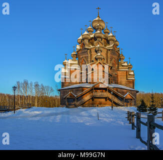 Die Immobilien Bogoslovka. Kirche der Fürsprache der Jungfrau Maria - ein einzigartiges Denkmal der Kirche Architektur des alten Holz- Architektur Stockfoto