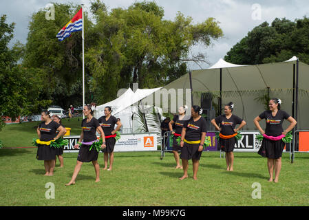 Hulanesian Fitness ihre Bewegungen an der Tokelau Dorf an Pasifica Festival, Auckland, New Zealand demonstrieren Stockfoto