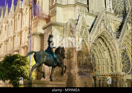 Die Kathedrale von Reims Marne Grand Est Frankreich bei Dämmerung Stockfoto