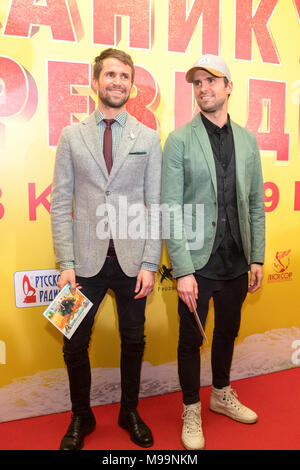 Moskau, Russland. 21.März 2018. Akteure Artem und Vladimir Panchik bei der Premiere des Films 'Kanikuly prezidenta" (tr: "President's Urlaub") in t Stockfoto