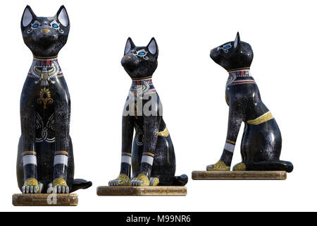 Ägyptische Katze Statuen auf Weiß, 3D-Render isoliert Stockfoto