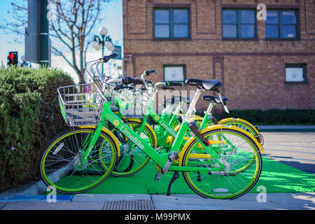 Monrovia, Mar 19: Grüne LimeBike in der Bibliothek Park am 19.März 2018 in Monrovia, Los Angeles County, Kalifornien Stockfoto