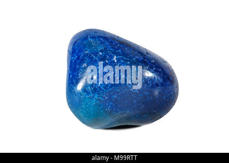 Makroaufnahmen von natürlichen Edelstein. Mineral Blue Agate, Brasilien. Isoliertes Objekt auf einem weißen Hintergrund. Stockfoto
