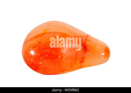 Makroaufnahmen von natürlichen Edelstein. Mineral Karneol, Indien. Isoliertes Objekt auf einem weißen Hintergrund. Stockfoto