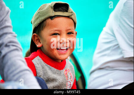 Indisches Kind in Nubra Valley, Ladakh, Indien. Die meisten tibetischen Familien in Indien senden mindestens ein Kind in ein Kloster über ihre eigene Kultur zu erfahren. Stockfoto