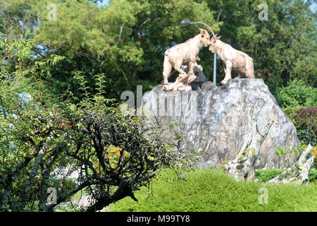 DILIJAN, Armenien - 30. APRIL 2017: Foto von der Ziege. Denkmal auf einem Felsen. Stockfoto