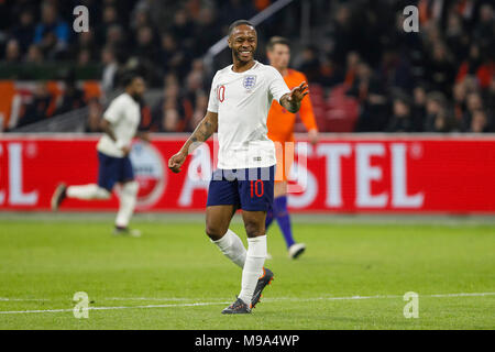 Amsterdam, Niederlande. 23 Mär, 2018. Raheem Sterling von England Gesten während der freundlich zwischen den Niederlanden und England an der Johan Cruyff Arena am 23. März 2018 in Amsterdam, Niederlande. (Foto von Daniel Chesterton/phcimages.com) Credit: PHC Images/Alamy leben Nachrichten Stockfoto