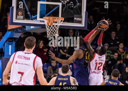 BARCELONA, SPANIEN - 23. März: Ilimane Diop, #12 von Baskonia Vitoria Gasteiz in Aktion während der Turkish Airlines EuroLeague Spiel zwischen FC Barcelona Lassa und Baskonia Vitoria Gasteiz in Palau Blaugrana am 23. März 2018 in Barcelona, Spanien. Foto: Javier Borrego/AFP 7. Stockfoto