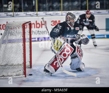 Deutschland, NŸrnberg, Arena NŸrnberger Versicherung, 23.03.2018, Eishockey - DEL Playoffs Viertelfinale, Spiel 5 - Thomas Sabo Ice Tigers vs. Kšlner Haie - Bild: (von L-R) Justin Peters (Kšlner Haie, #35) wärmt vor Beginn des Spiels 5. Foto: HMB Medien/Ryan Credit: Ryan Evans/Alamy leben Nachrichten Stockfoto