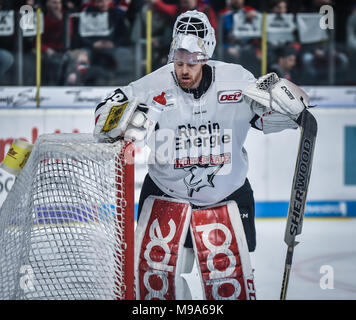 Deutschland, NŸrnberg, Arena NŸrnberger Versicherung, 23.03.2018, Eishockey - DEL Playoffs Viertelfinale, Spiel 5 - Thomas Sabo Ice Tigers vs. Kšlner Haie - Bild: (von L-R) Foto: HMB Medien/Ryan Credit: Ryan Evans/Alamy leben Nachrichten Stockfoto