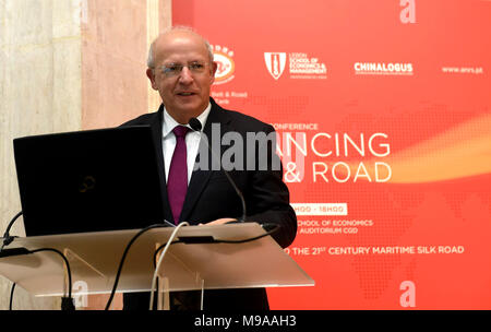 Lissabon, Portugal. 23 Mär, 2018. Der portugiesische Außenminister Augusto Santos Silva spricht auf einer Konferenz über den Portugal Teilnahme an den Riemen und die Straße Initiative in Lissabon, der Hauptstadt Portugals, am 23. März 2018. Credit: Zhang Liyun/Xinhua/Alamy leben Nachrichten Stockfoto