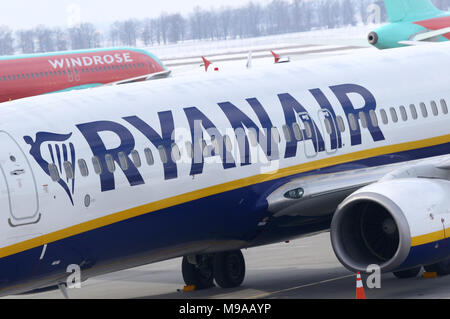 Borispol, Ukraine. 23. März, 2018. Die erste Ryanair Flugzeug landete in Kiew Borispol Flughafen. An diesem Tag Ryanair unterzeichnet das Abkommen der Ukraine Markt einzutreten. Credit: Oleksandr Prykhodko/Alamy leben Nachrichten Stockfoto