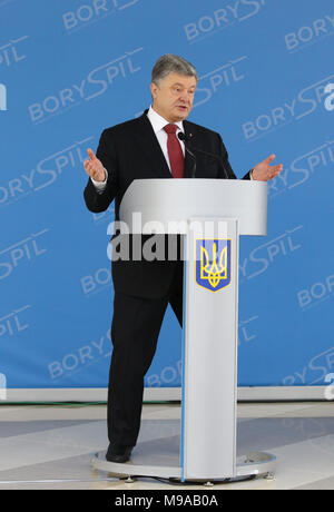 Borispol, Ukraine. 23. März, 2018. Präsident der Ukraine Petro Poroschenko Rede während der offiziellen Presse-Konferenz in Kiew Borispol Flughafen zum Markteintritt in der Ukraine gewidmet. Credit: Oleksandr Prykhodko/Alamy leben Nachrichten Stockfoto