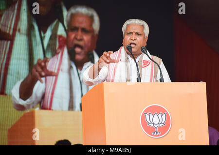 BJP stand Präsidenten Übereinkommen, Guwahati, Assam, Indien. 24. März 2018. Bharatiya Janata Party (BJP) Nationale Generalsekretär Shree Ram Lal Gupta Adressierung Mitglieder während des Konklaves Der partys stand Präsidenten. Foto: David Talukdar Credit: David Talukdar/Alamy leben Nachrichten Stockfoto