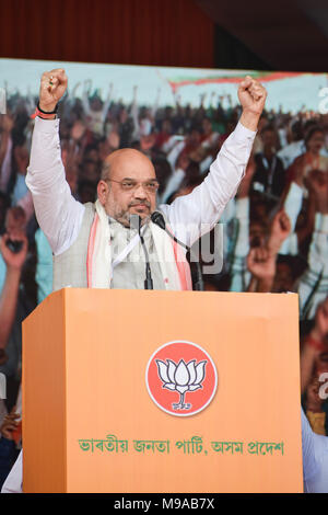 BJP stand Präsidenten Übereinkommen, Guwahati, Assam, Indien. 24. März 2018. Bharatiya Janata Party (BJP) Nationaler Präsident Amit Shah ein konklave von den Partys stand Präsidenten in die Ansicht Adressen für die kommende Panchayat Umfragen. Foto: David Talukdar Credit: David Talukdar/Alamy leben Nachrichten Stockfoto