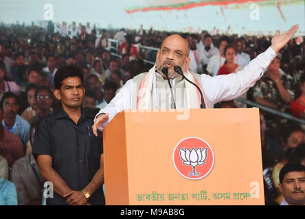 BJP stand Präsidenten Übereinkommen, Guwahati, Assam, Indien. 24. März 2018. Bharatiya Janata Party (BJP) Nationaler Präsident Amit Shah ein konklave von den Partys stand Präsidenten in die Ansicht Adressen für die kommende Panchayat Umfragen. Foto: David Talukdar Credit: David Talukdar/Alamy leben Nachrichten Stockfoto