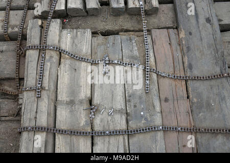 Lahat, Indonesien. 23. März, 2018. Der reale Zustand der Not Endikat Brücke. Stockfoto