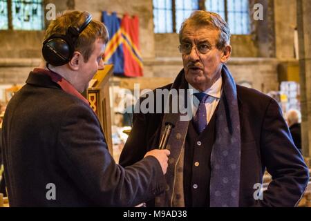 LEOMINSTER, HEREFORDSHIRE, Großbritannien - 24 März: Schauspieler John challis öffnet die jährliche Mittelalter Festival in der Stadt von Leominster am 24. März 2018. Der Schauspieler, der aktuell Sterne in der Comedy Serie Benidorm und wohnt in Herefordshire freuen Massen, die Versammelte die Eröffnung der einen Tag Mittelalter festival Quelle: Jim Holz/Alamy Leben Nachrichten zu sehen Stockfoto