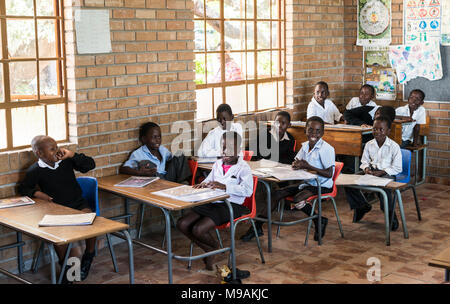 Acornhoek, Südafrika, 17-03-2014, afrikanische Kinder, Bildung in der Gemeinde acornhoek, Acornhoek ist schlecht und nicht alle Kinder können Educ erhalten Stockfoto
