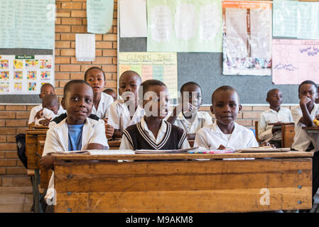 Acornhoek, Südafrika, 17-03-2014, afrikanische Kinder, Bildung in einer kleinen Stadt in der Gemeinde acornhoek, Acornhoek ist schlecht und nicht alle CHILDRE Stockfoto